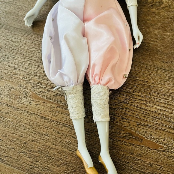 Elegant Harlequin Doll in Pastel Costume - Picture 4 of 11